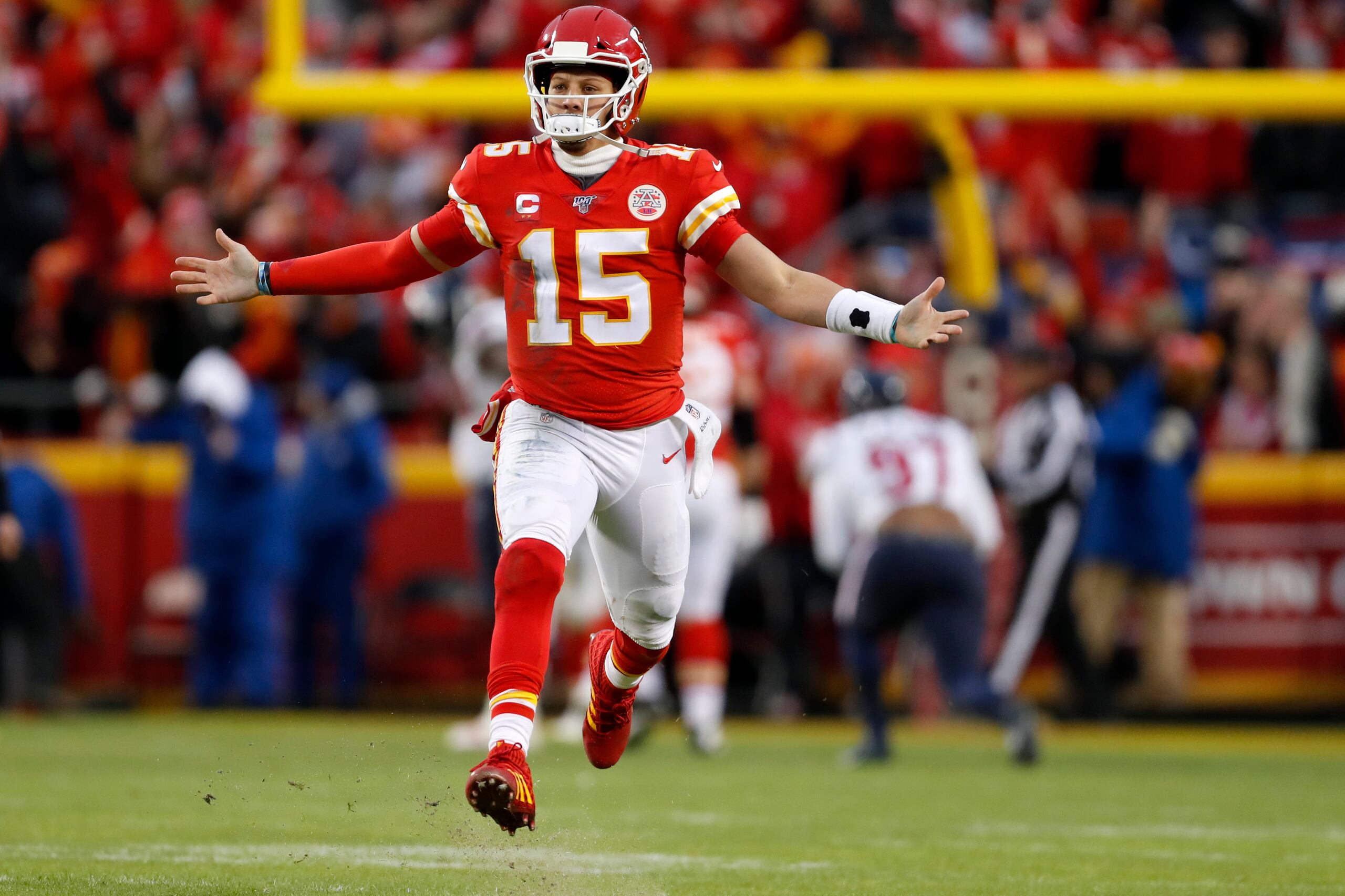 Patrick Mahomes, quarterback de los Chiefs de Kansas City,  acordó firmar el contrato más grande en la historia del deporte de Estados Unidos.