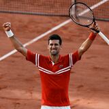 Novak Djokovic va tras la caza de Federer y Nadal en Wimbledon 