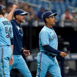 Charlie Montoyo es suspendido un partido por el bolazo a Kevin Kiermaier