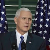 Pence llama a Harris para felicitarla y ofrecerle asistencia