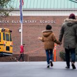 Arrestan a madre de niño que disparó a su maestra en Virginia