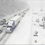 “Nunca he visto algo así”: Cientos de autos pasan horas atrapados por nieve en Virginia