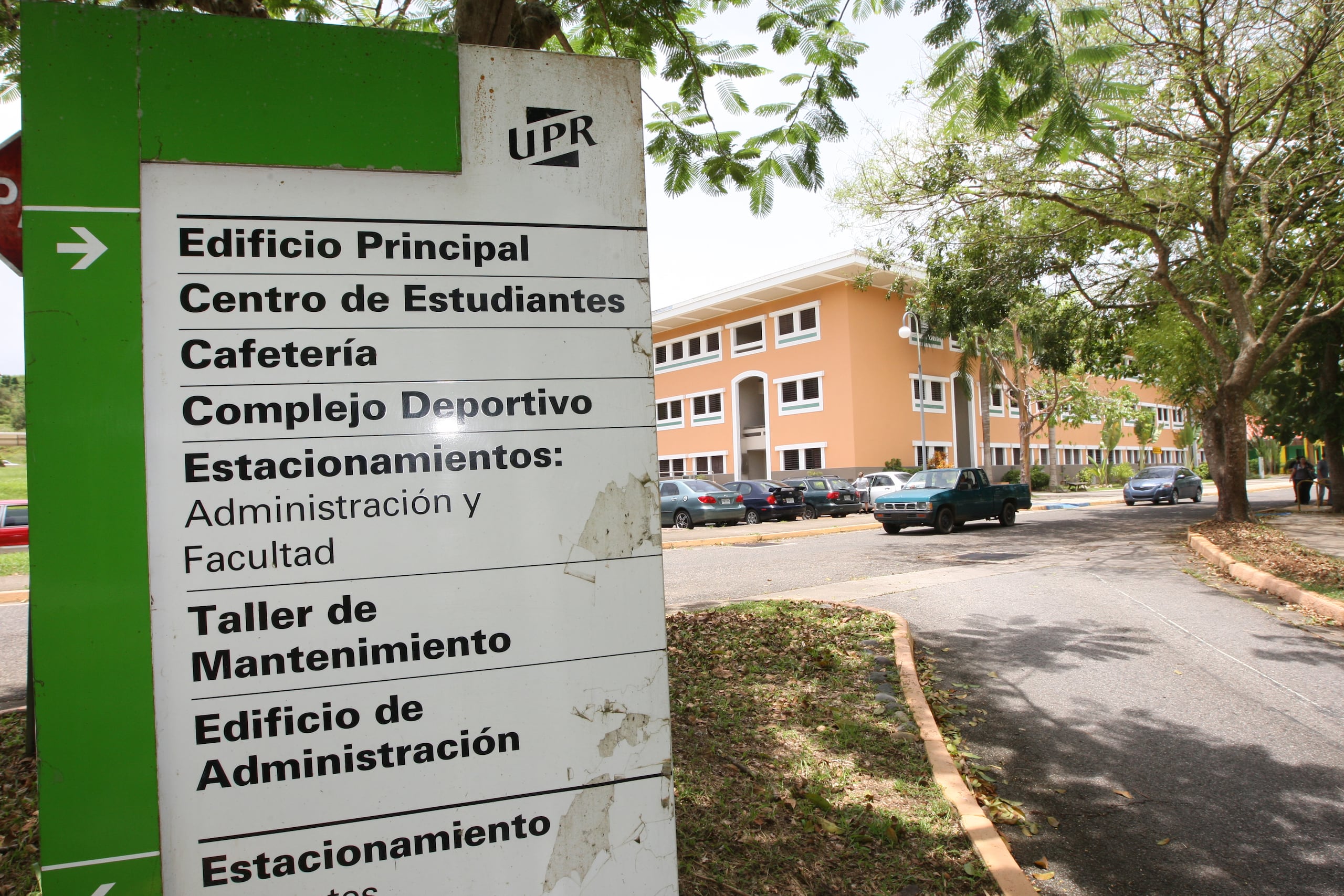 El recinto de Utuado ofrece, a distancia, un grado asociado en Humanidades.