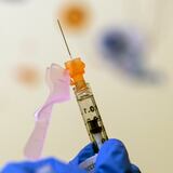 FDA revisará más datos antes de autorizar vacuna contra el COVID para menores de 5 años