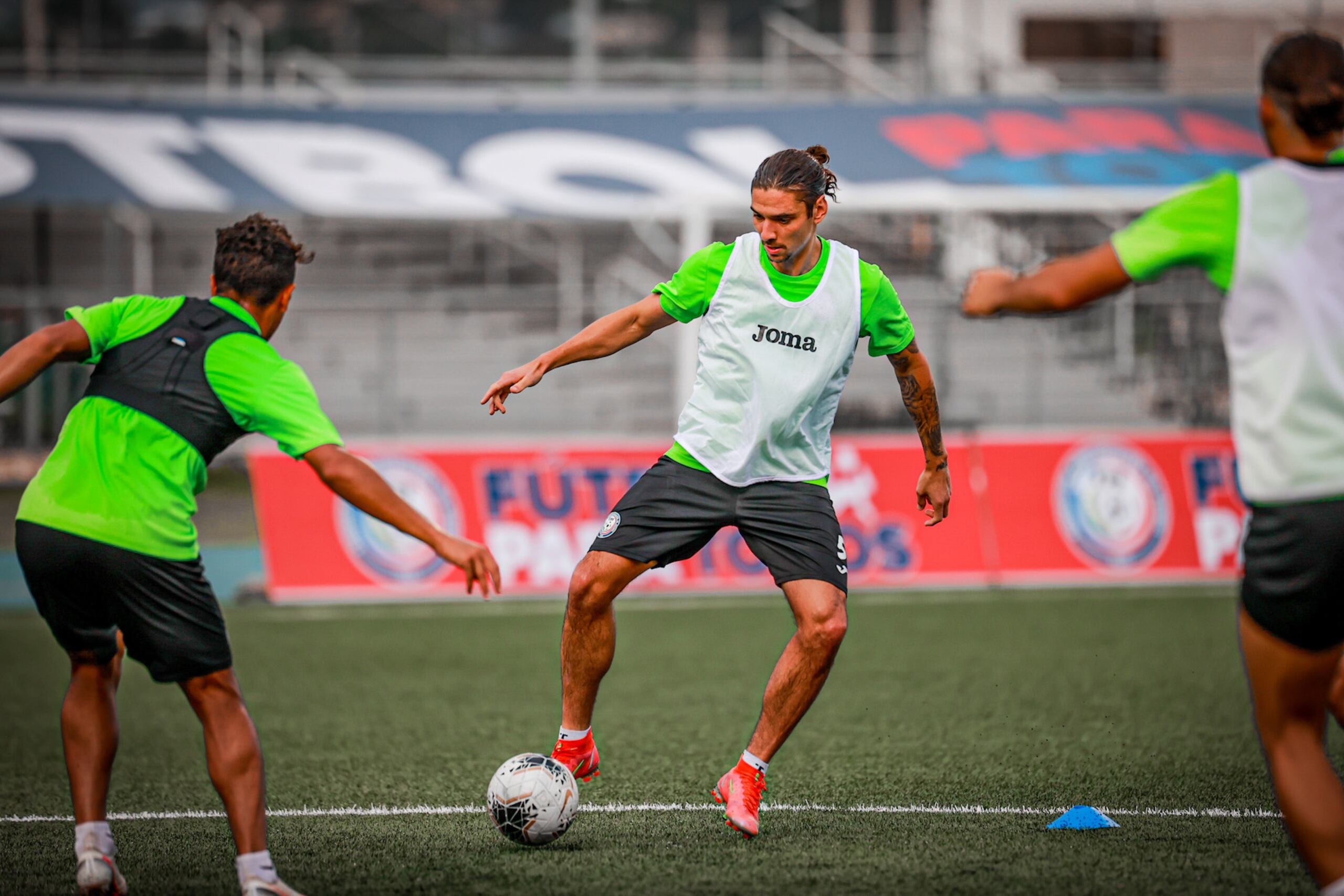 El Huracán Azul presentará caras nuevas para el encuentro tras la integración de Zarek Valentín, defensa con experiencia en la Major League Soccer (MLS) con el Houston Dynamo.