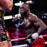 Wilder vuelve a ganar y noquea a Helenius en el 1er asalto 