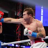 Canelo Álvarez ganó fácil contra Avni Yildirim para retener sus títulos mundiales