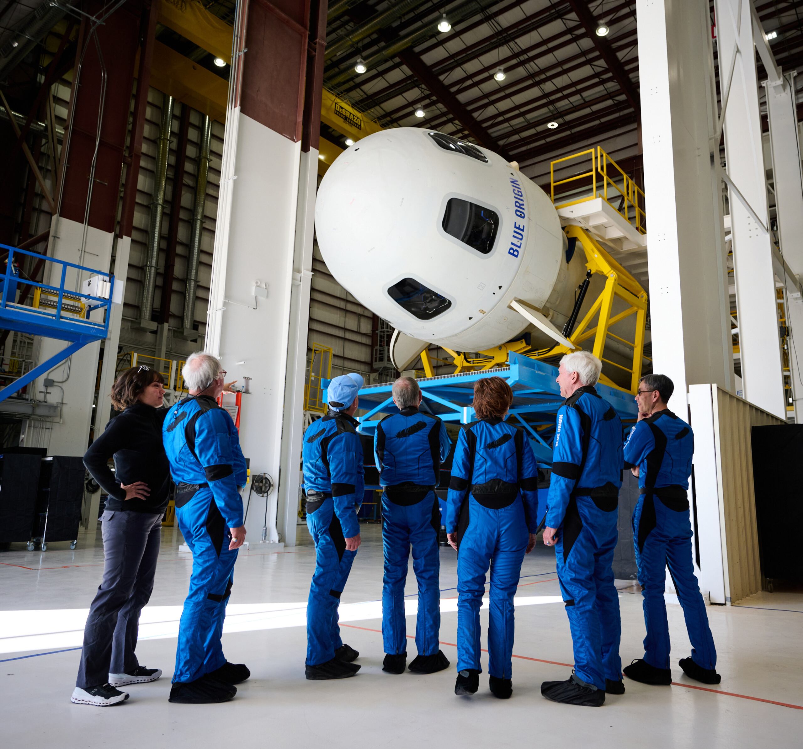 Blue Origin completó con éxito su cuarto vuelo especial con tripulantes abordo, y el cohete New Shepard, vehículo que abordaron los cosmonautas, cumplió su vigésimo vuelo. 