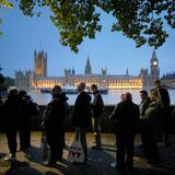 Kilométrica fila para despedirse de la reina Isabel II en Londres