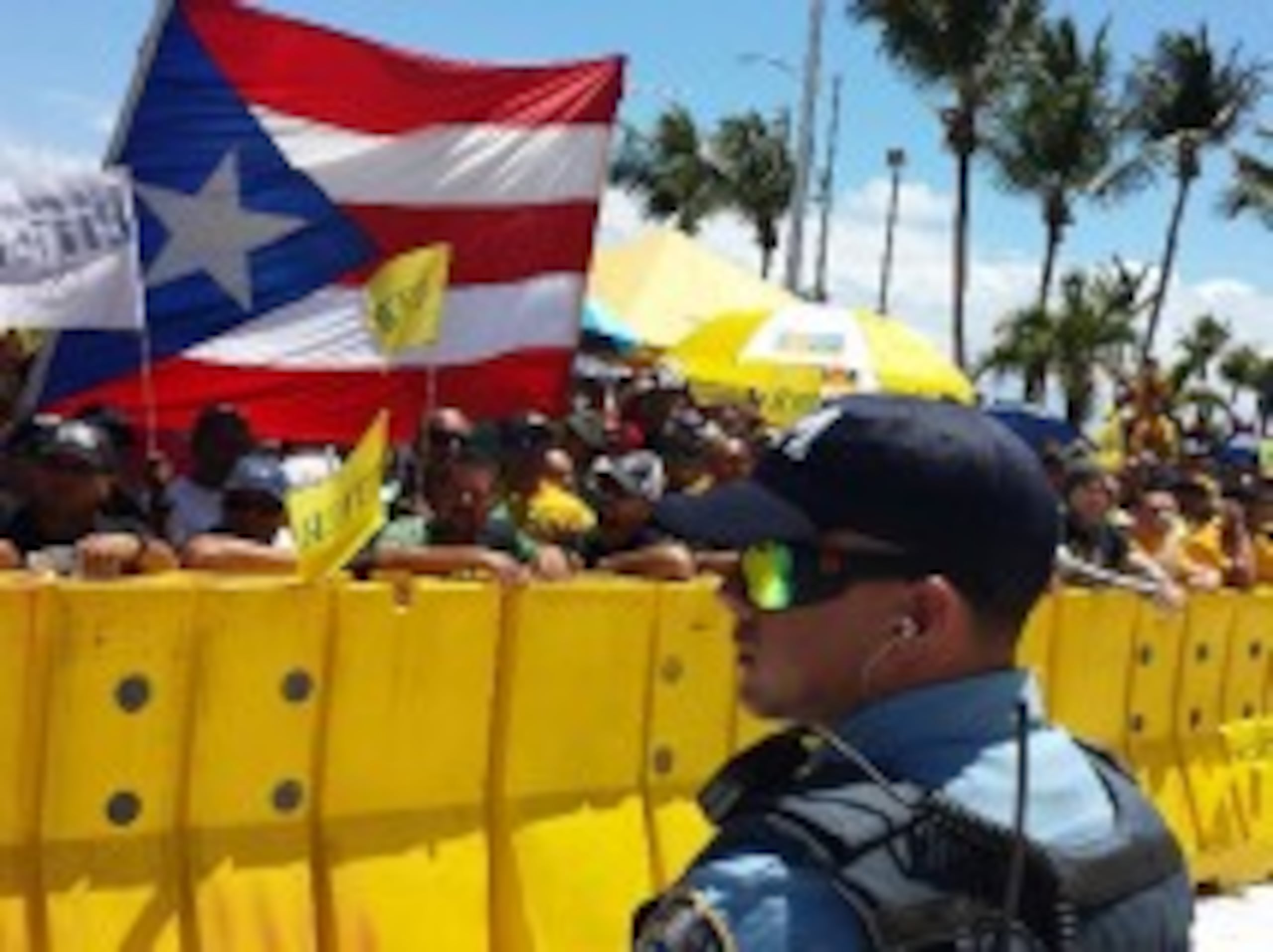 Cientos de empleados de la Utier escenificaron una manifestación en contra del proyecto de ley que establecería una emergencia fiscal en el Gobierno. (francisco.rodriguez@gfrmedia.com)