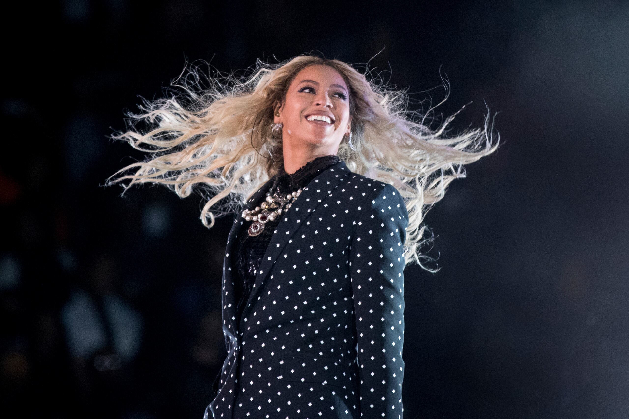 "Después de haber aprendido tanto en mi ‘viaje capilar’, siempre he soñado con continuar su legado y estoy deseando que ustedes experimenten lo que he estado creando”, expresó Beyoncé, quien adelanta lo que podría ser su próximo proyecto musical.