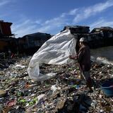 El tifón Mawar se estanca frente a la costa de Filipinas