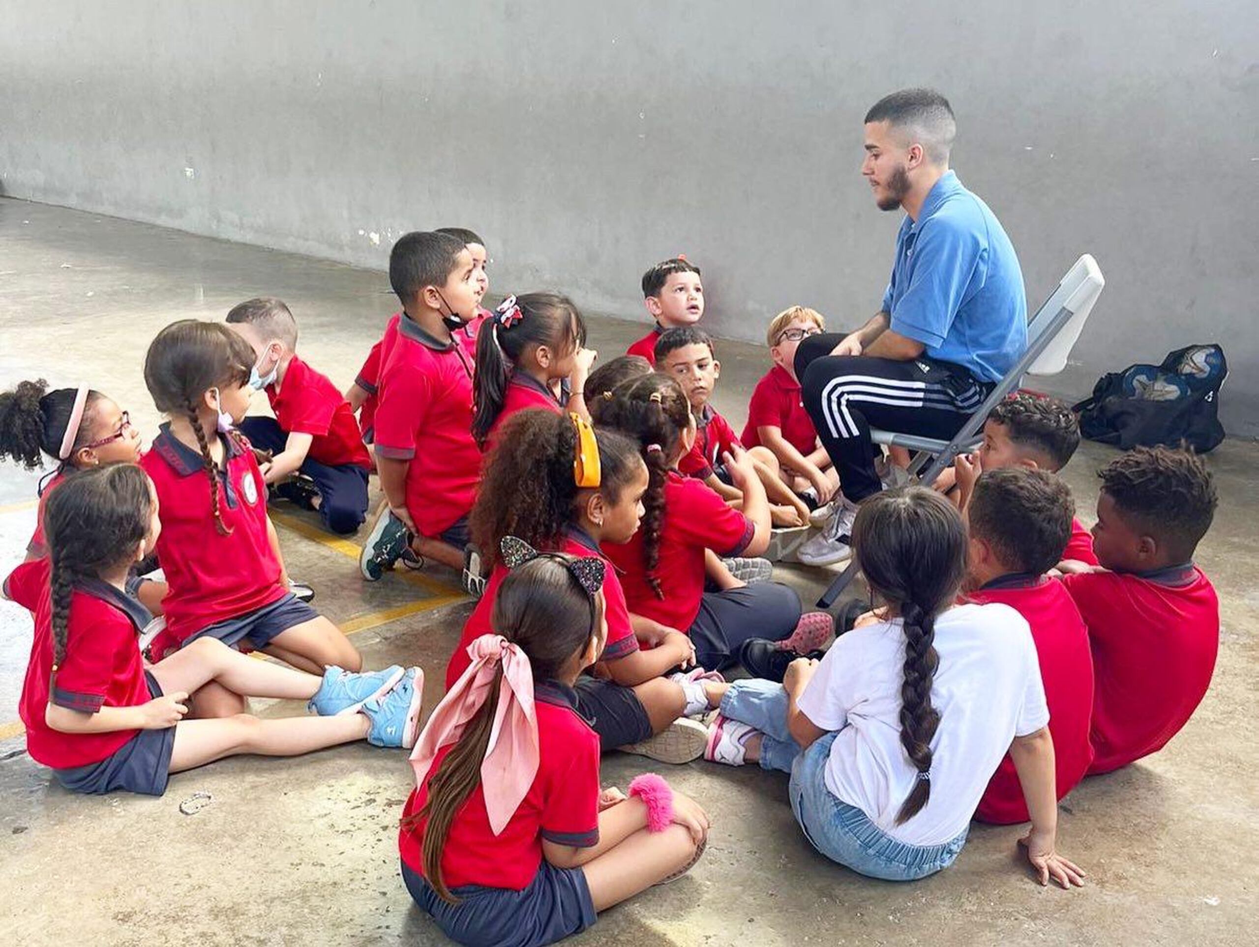 La idea es enseñar las virtudes del deporte entre los niños.