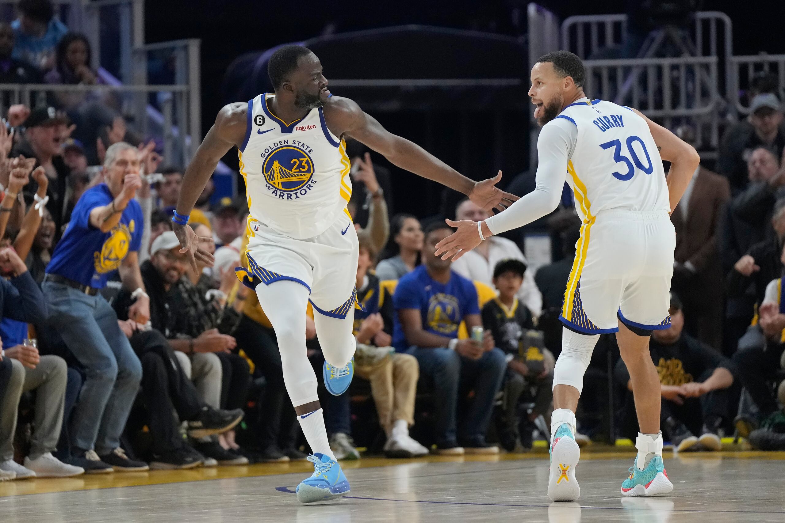 Draymond Green y Stephen Curry tienen la experiencia de haber jugado en cuatro temporadas ante LeBron James en una serie final. 