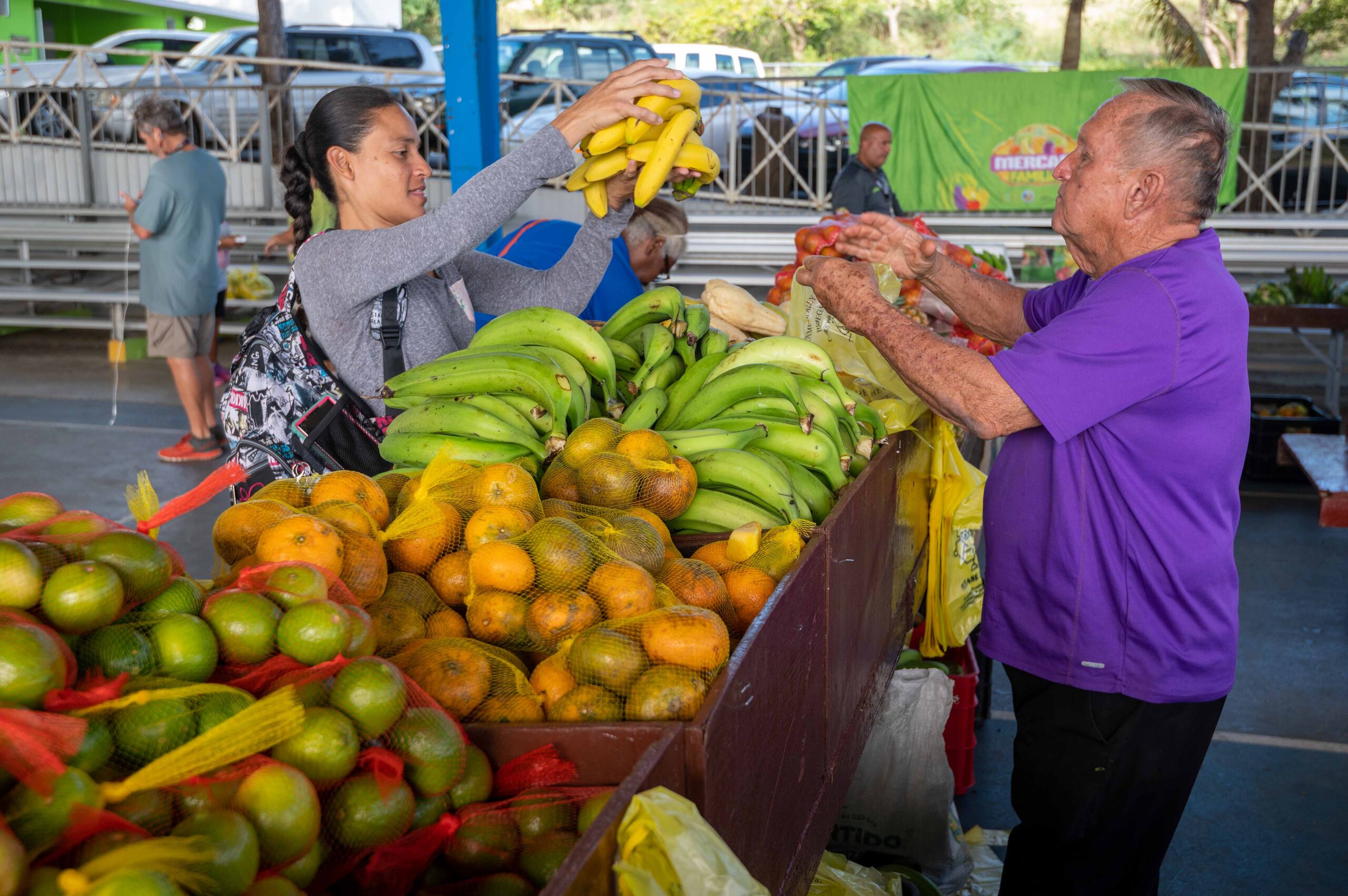 Mercado familiar en Culebra.