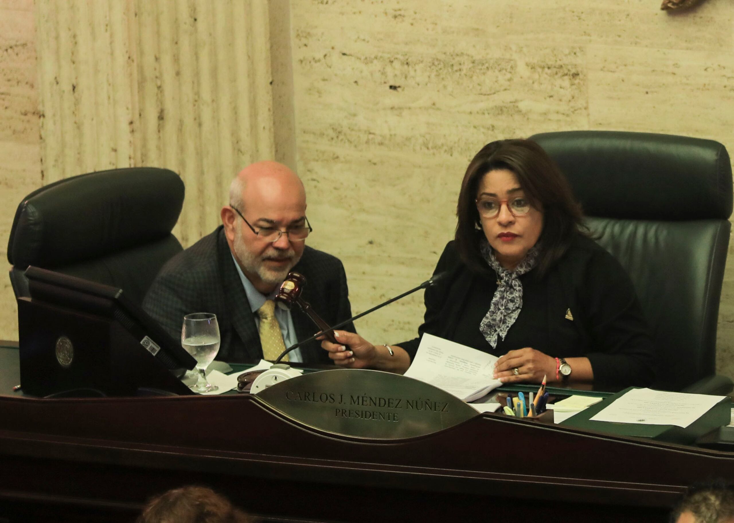 El presidente de la Cámara de Representante, Carlos Johnny Méndez, junto a María Milagros Charbonier