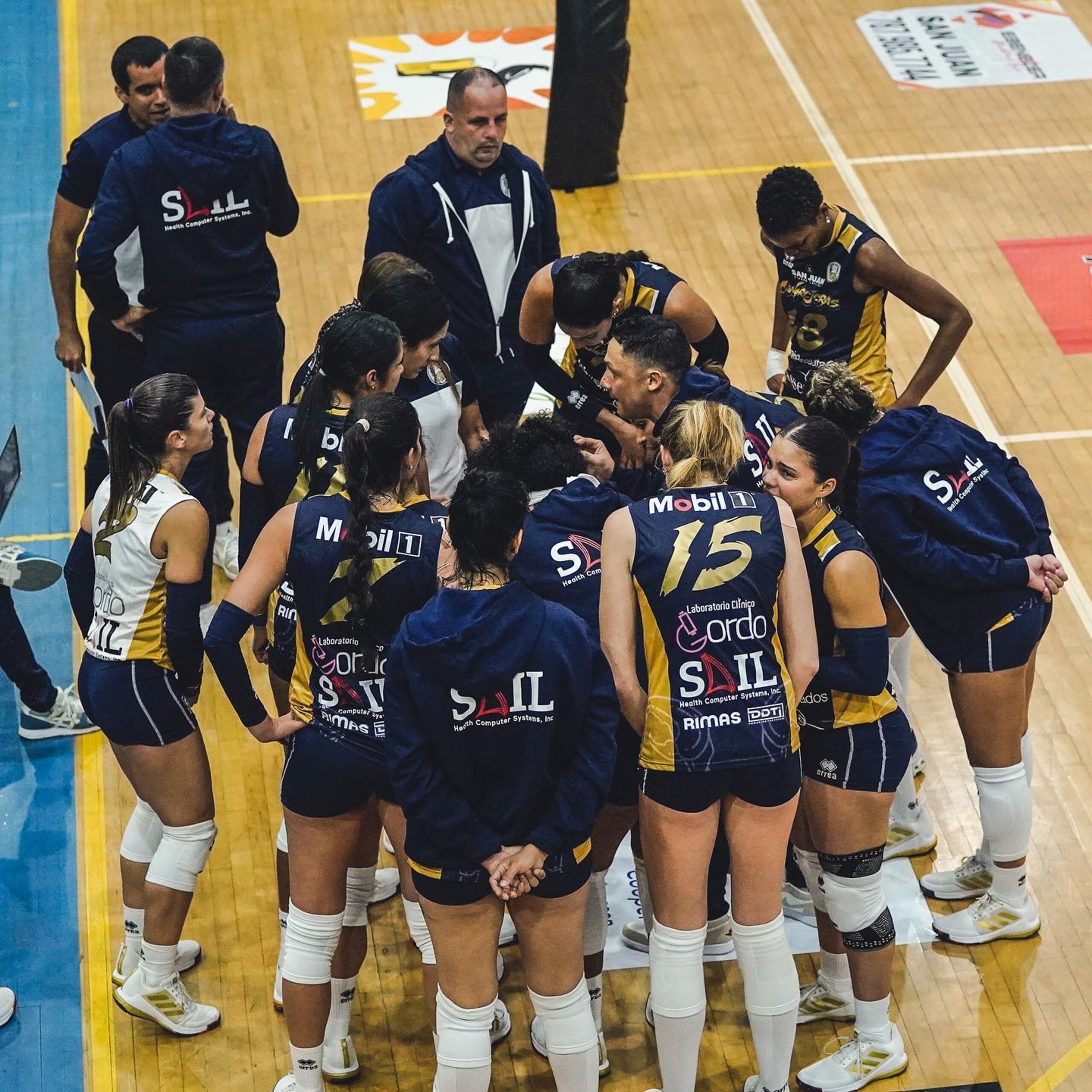 Con el triunfo del jueves, las Cangrejeras de Santurce subieron al primer puesto de la tabla de posiciones del Voleibol Superior Femenino.