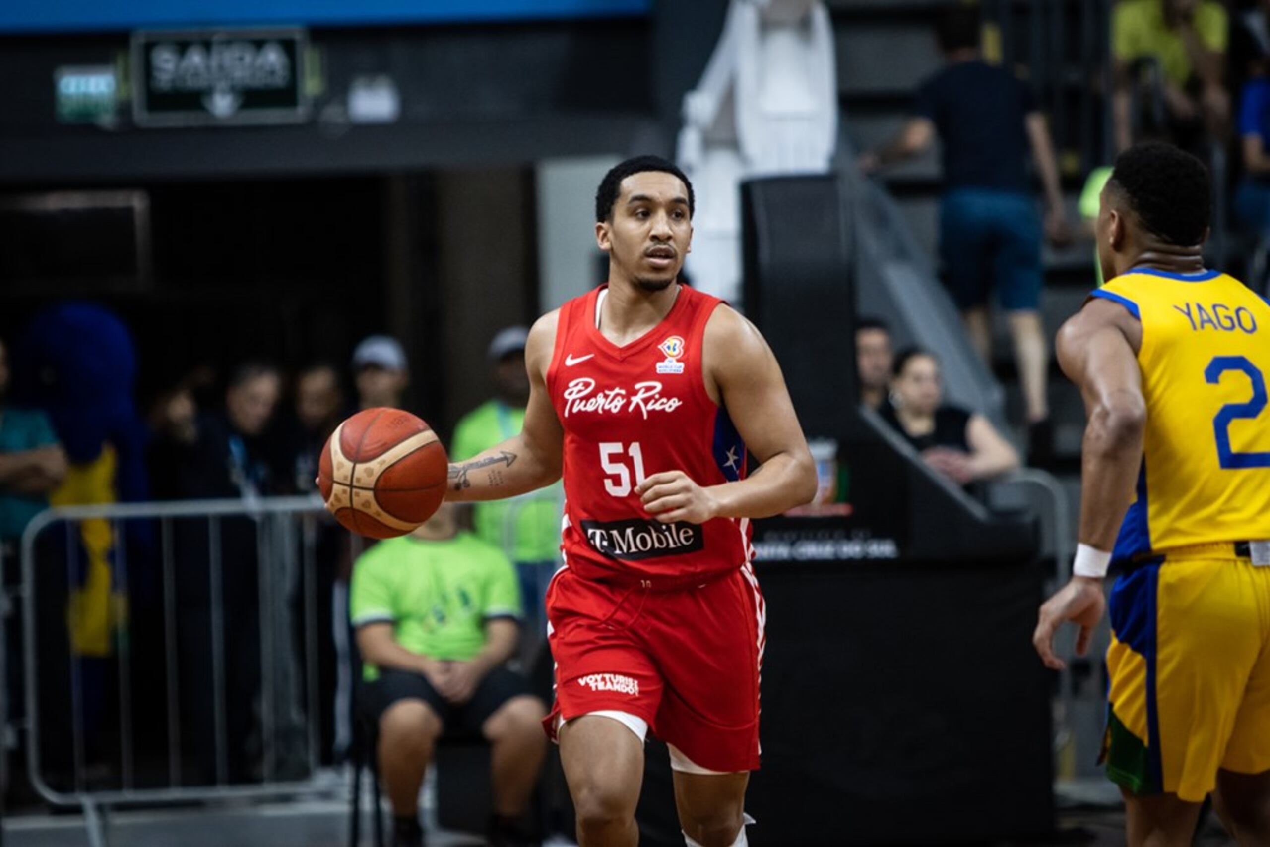 El armador del Equipo Nacional, Tremont Waters, coló un espectacular canasto restando un segundo para darle a Puerto Rico un triunfo de 92-90 sobre Brasil el jueves.