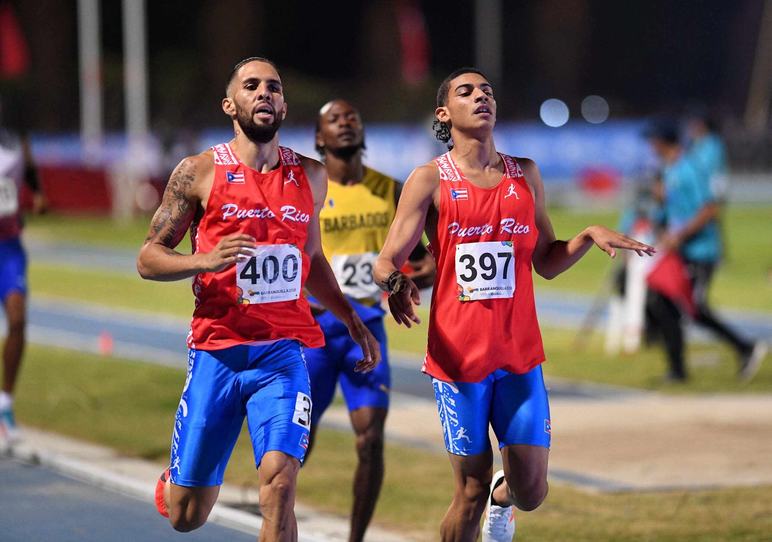 Wesley Vázquez, con el número 400, es uno de tres semifondistas boricuas clasificados para correr en la prueba de los 800 metros en las Olimpiadas Tokio 2020.