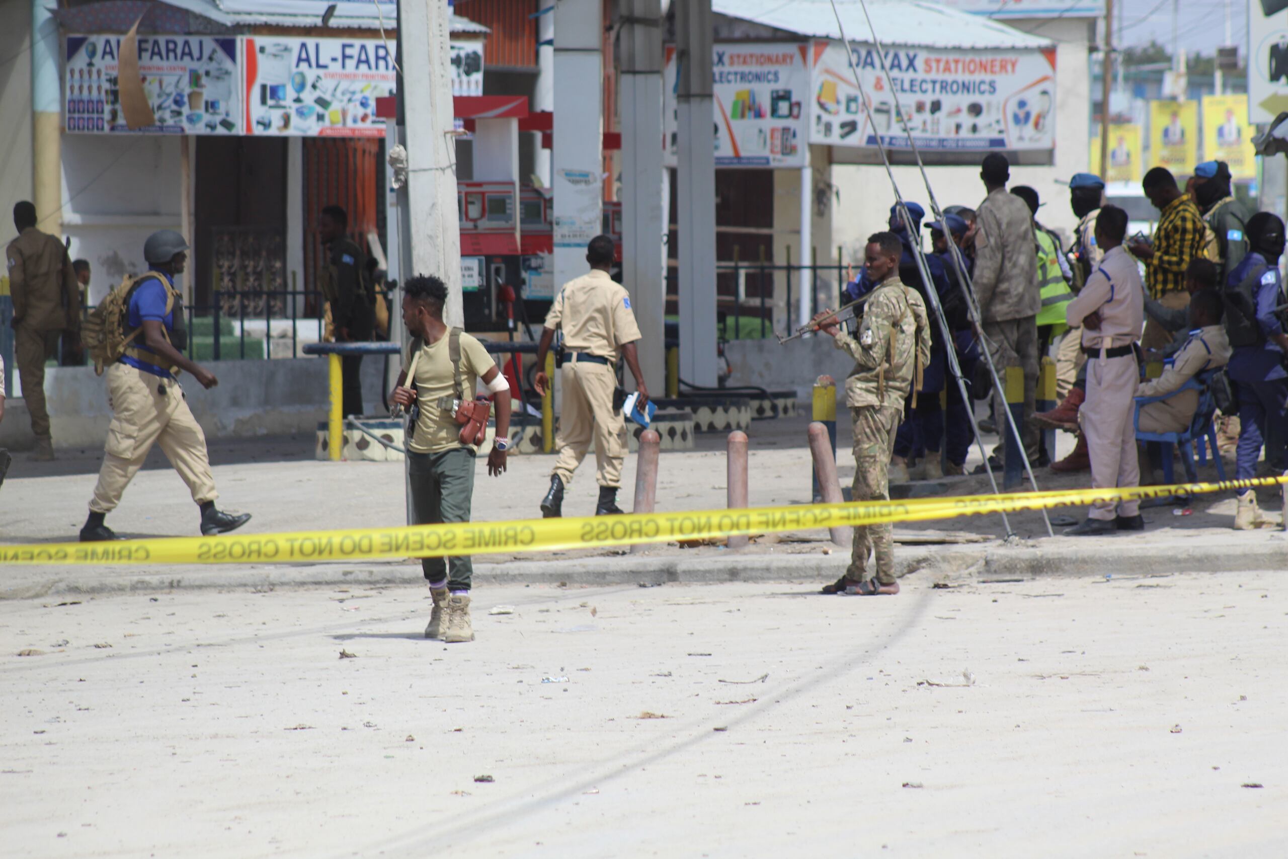 Imagen del atentado de agosto de 2022 en el hotel Hayat de Mogadiscio, reivindicado por Al Shabab y que causó 21 muertos. EFE/EPA/SAID YUSUF WARSAME
