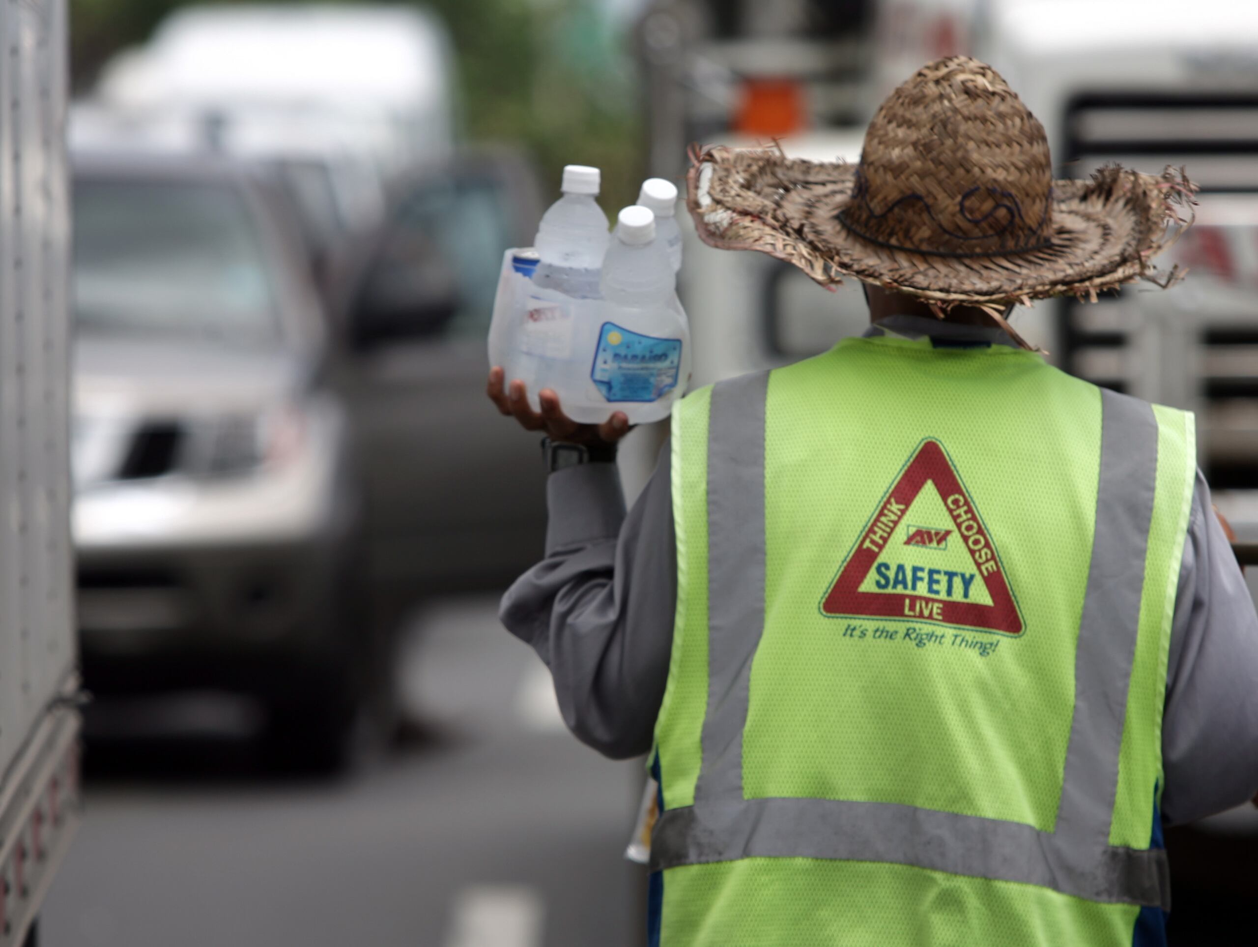 Se recomienda mantenerse hidratado para evitar enfermedades relacionadas al calor.