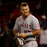 Mike Trout podría estar fuera durante casi dos meses