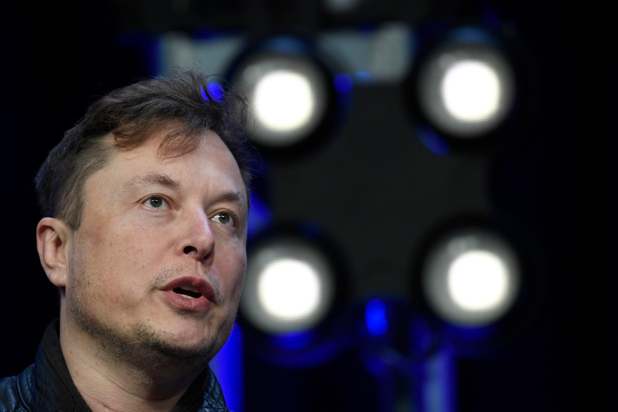 “Asegurarnos de que está actuando por el interés público. Es una tecnología bastante peligrosa. Temo haber hecho algunas cosas para acelerarla”, aceptó el director general de Tesla y SpaceX, Elon Musk. (AP Foto/Susan Walsh, Archivo)