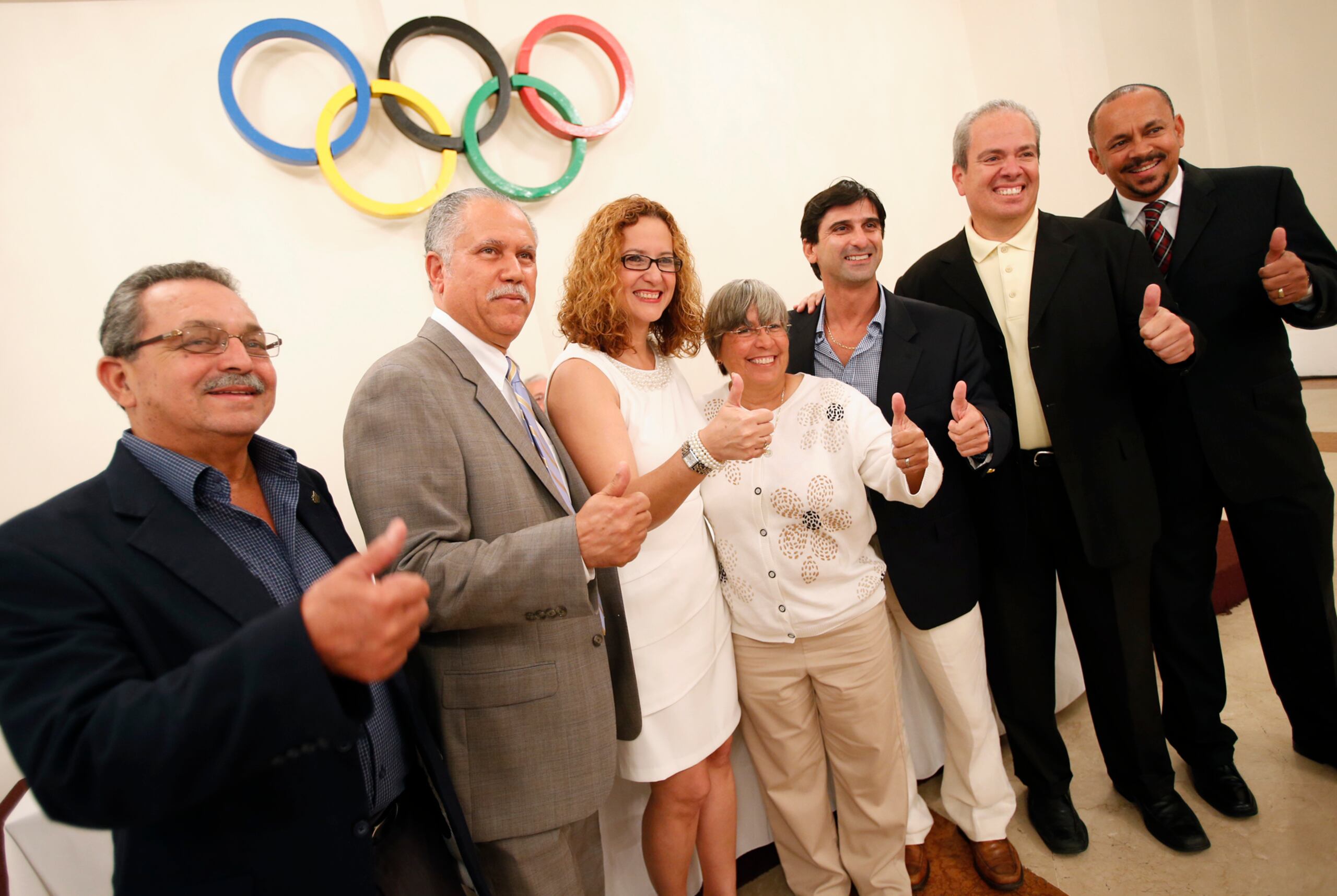 Sara Rosario, aquí rodeada de su primer Comité Ejecutivo luego de las elecciones del 2012. Ese Comité está prácticamente intacto dos elecciones luego, muestra de un leal y sólido equipo de trabajo.