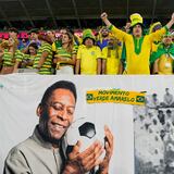 Médicos dicen que la salud de Pelé mejora