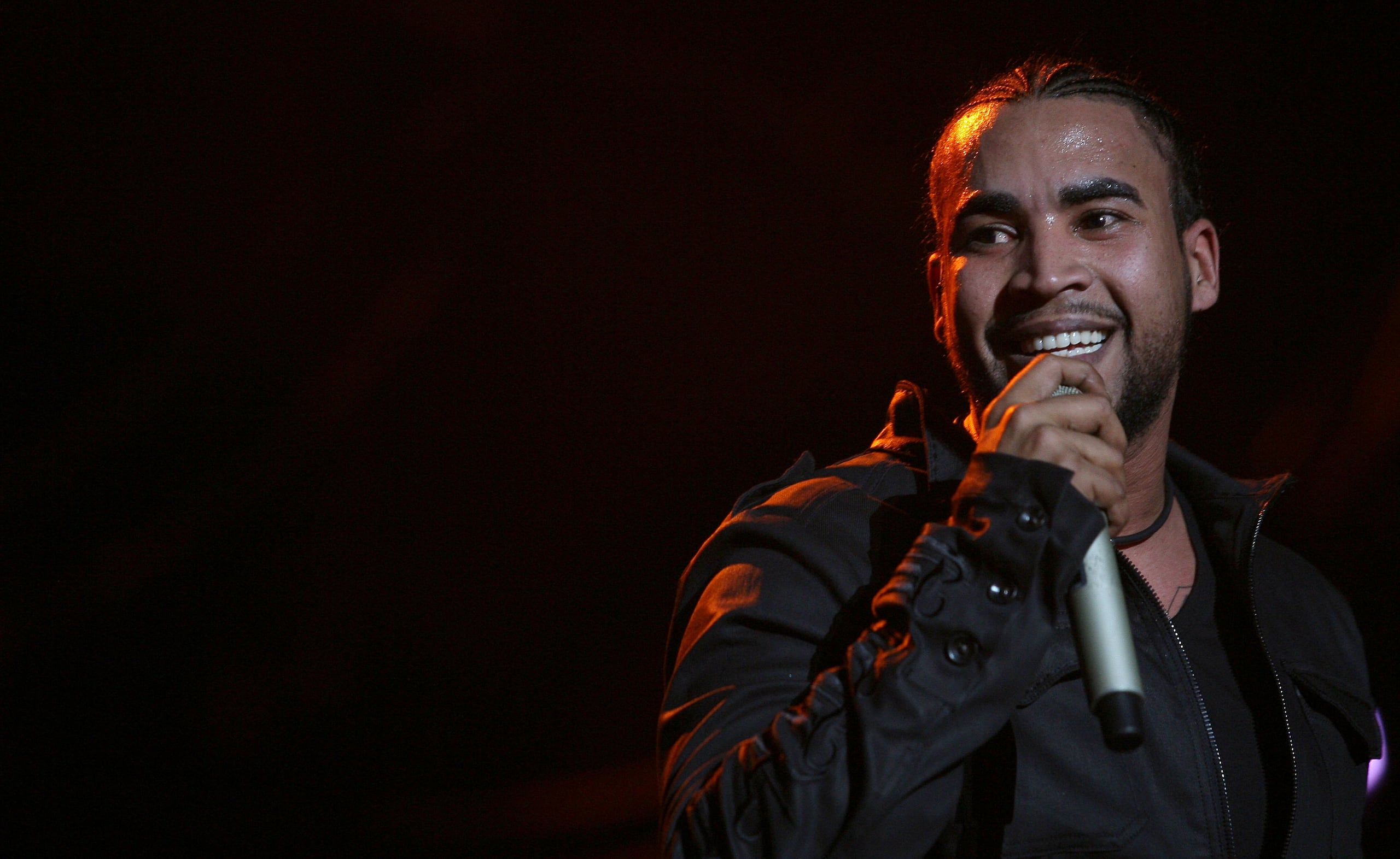 "Nosotros siempre estuvimos y seguimos disfrutando la libertad", expresó Don Omar en su cuenta de Twitter a horas de la orden de detención en su contra por una presunta estafa.