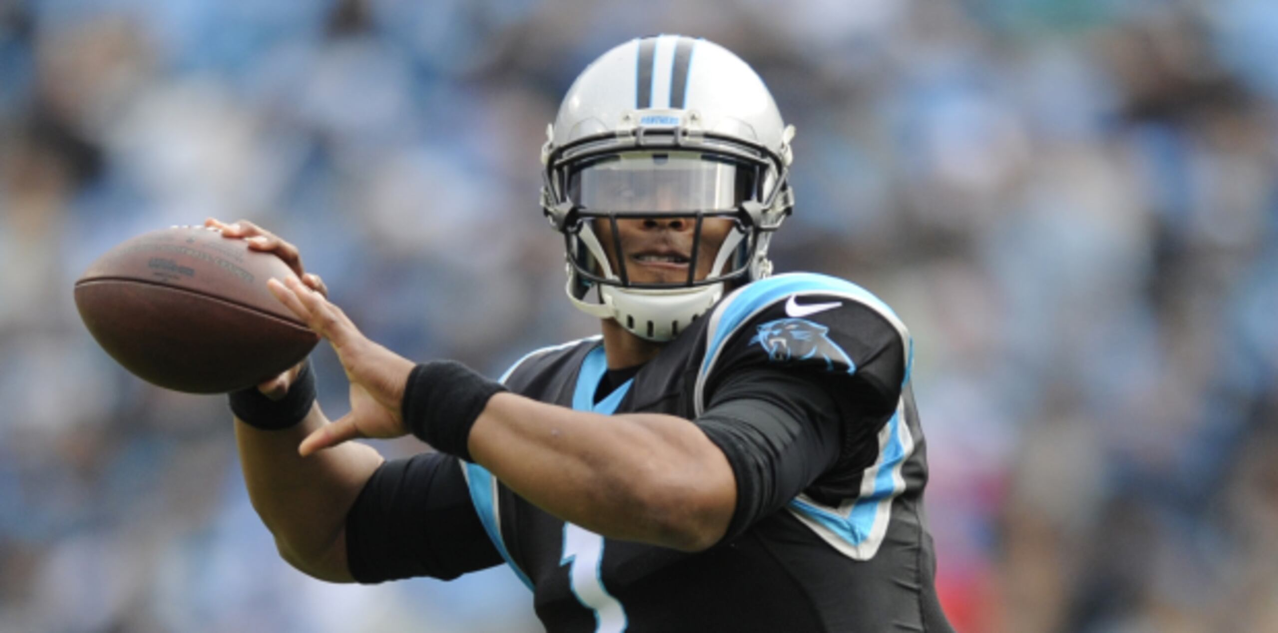 Cam Newton jugó en el Super Bowl el año pasado. (Prensa Asociada)