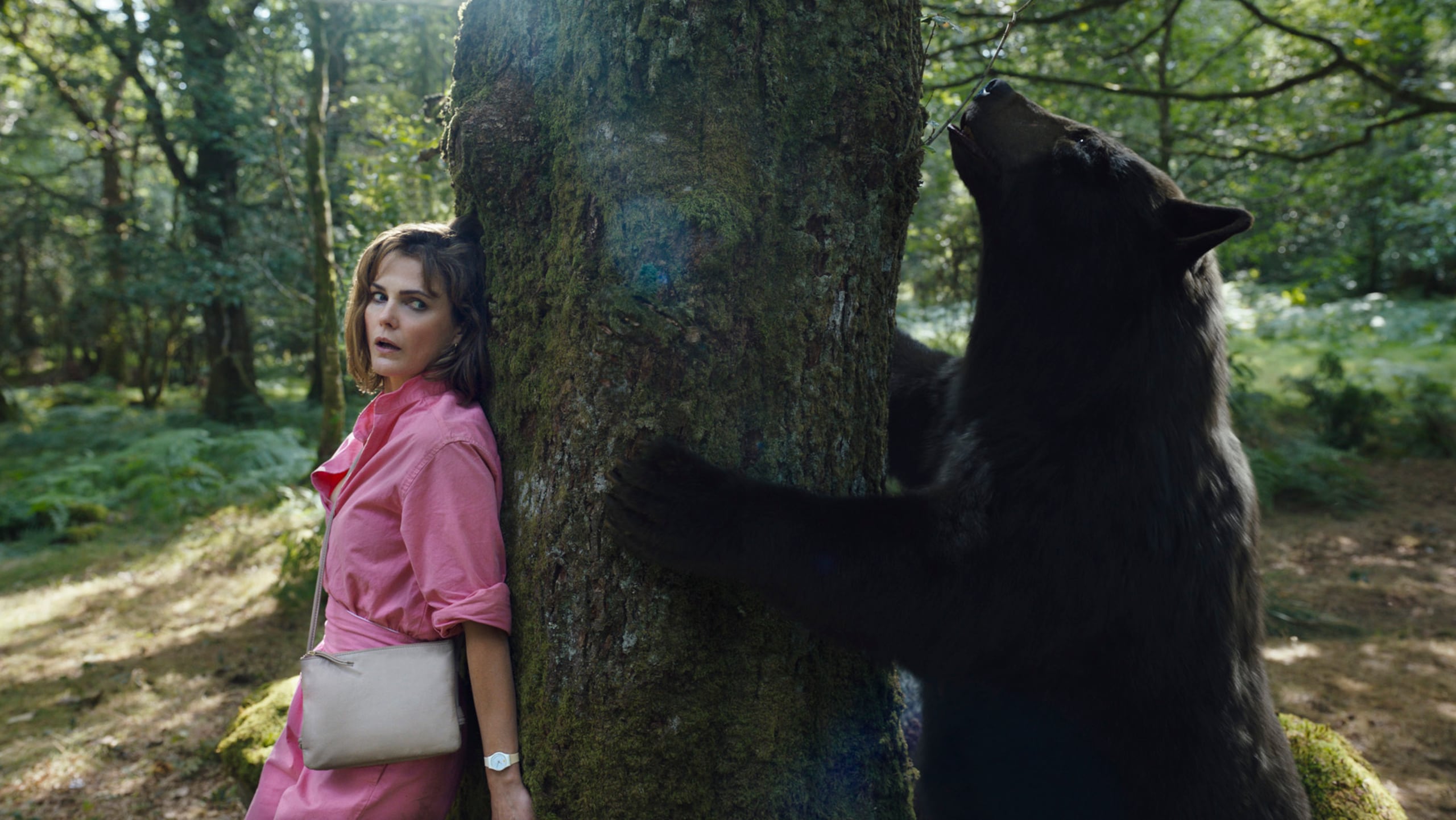 Keri Russell en una escena de "Cocaine Bear" dirigido por Elizabeth Banks.