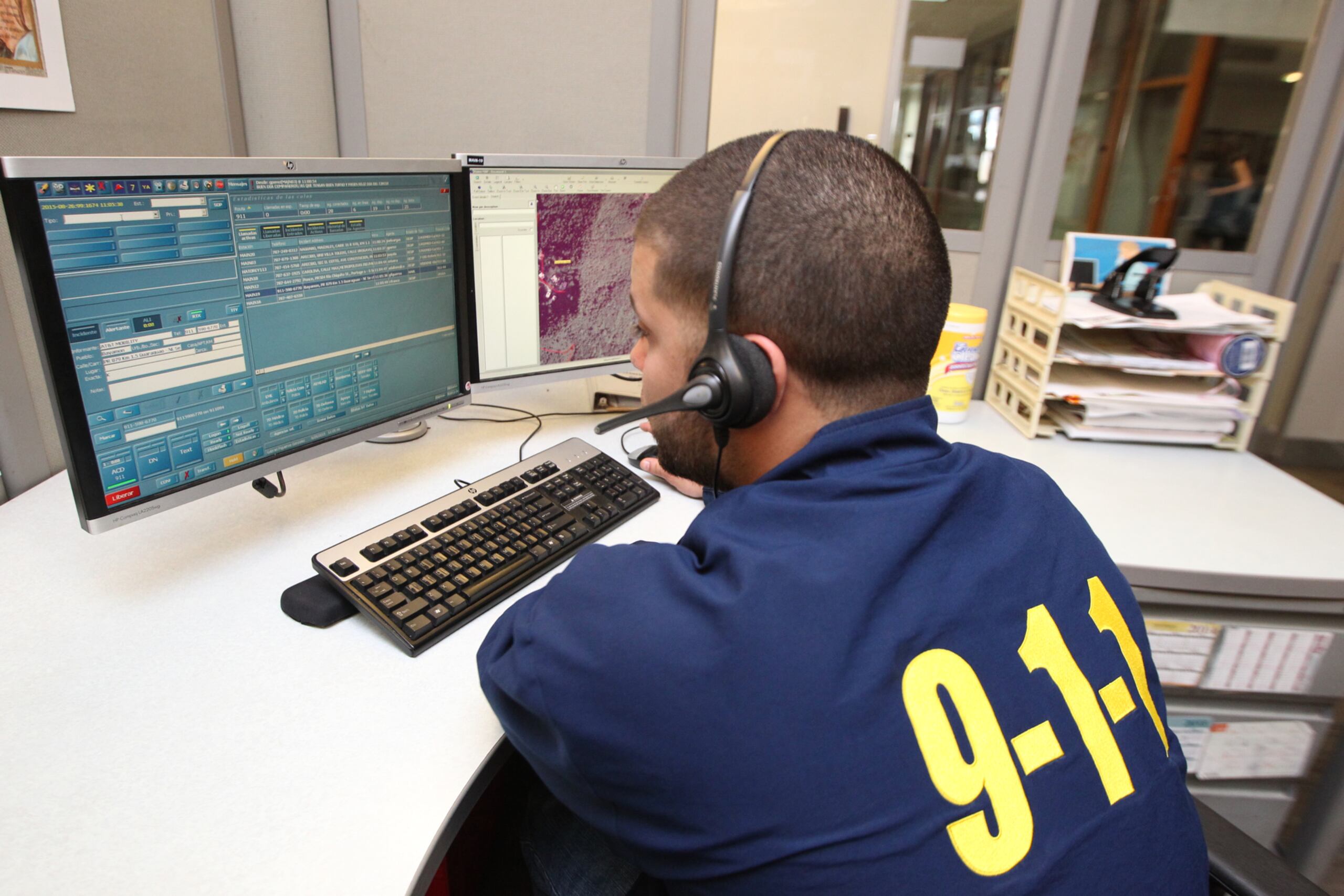 El Sistema de Emergencias 9-1-1 cuenta con 114 telecomunicadores entre sus dos centros de llamadas. Cada centro tiene seis turnos diarios.