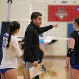 Entrenador de voleibol boricua se abre paso en la NCAA