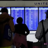 Cancelaciones de vuelos frustran planes de fin de año en Estados Unidos