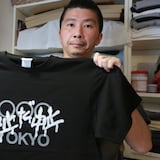 Artistas en Tokio protestan contra los Juegos Olímpicos
