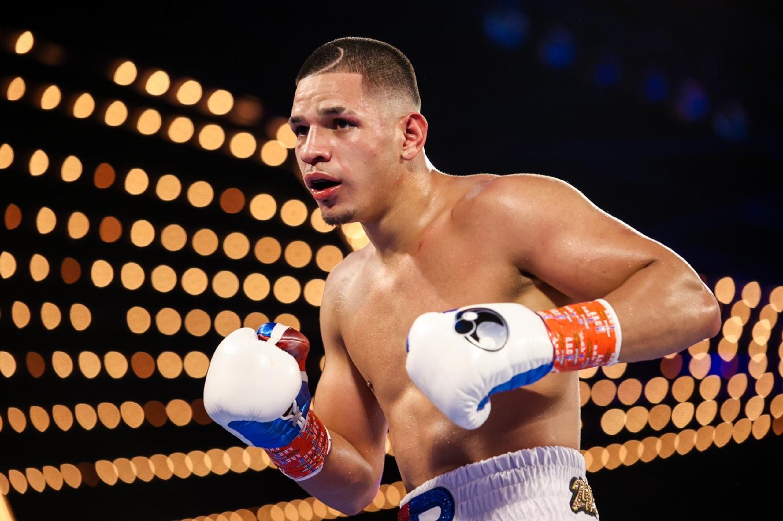 El peleador de sangre boricua, Edgar Berlanga, fue suspendido por seis meses y multado en $10,000 por haber intentado morder a su oponente el pasado sábado en su pelea en el Hulu Theater del Madison Square Garden.