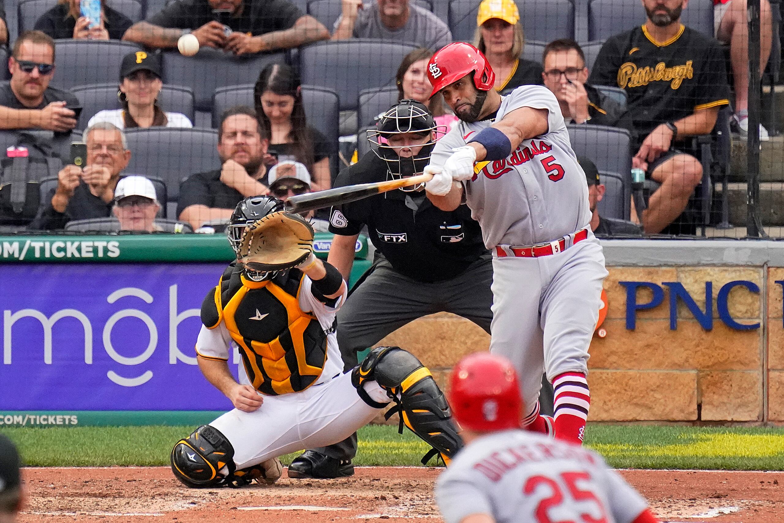 Albert Pujols se ha acercado a tres jonrones de los 700, faltándolo a los Cardinals 21 juegos de la temporada regular. El dominicano lleva 11 jonrones de agosto a hoy.