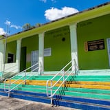 Rescatan una escuela abandonada en Guayama para hilvanar sus sueños