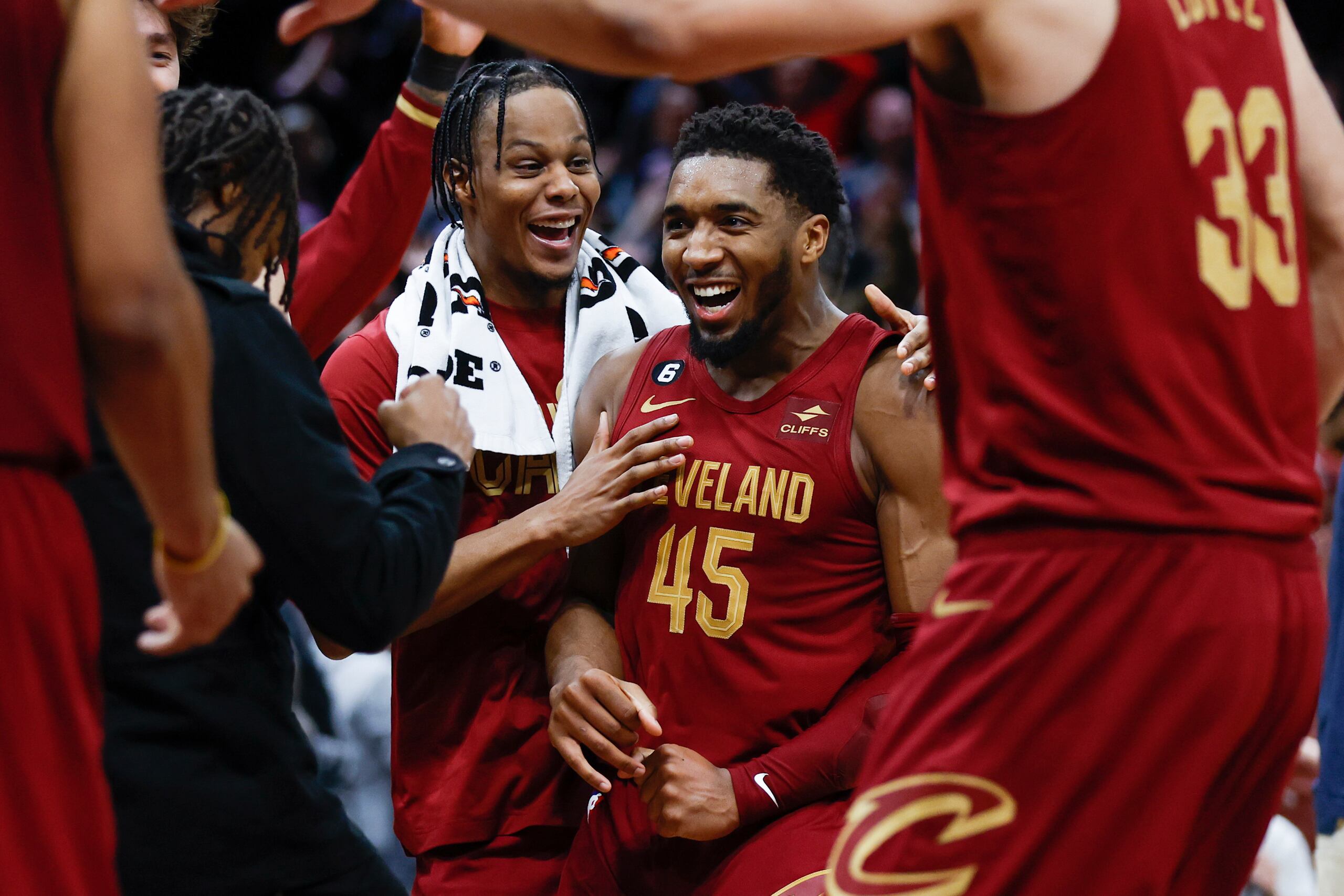 El armador de los Cavaliers de Cleveland, Donovan Mitchell, celebra su actuación de 71 puntos en un partido de hace unas semanas.