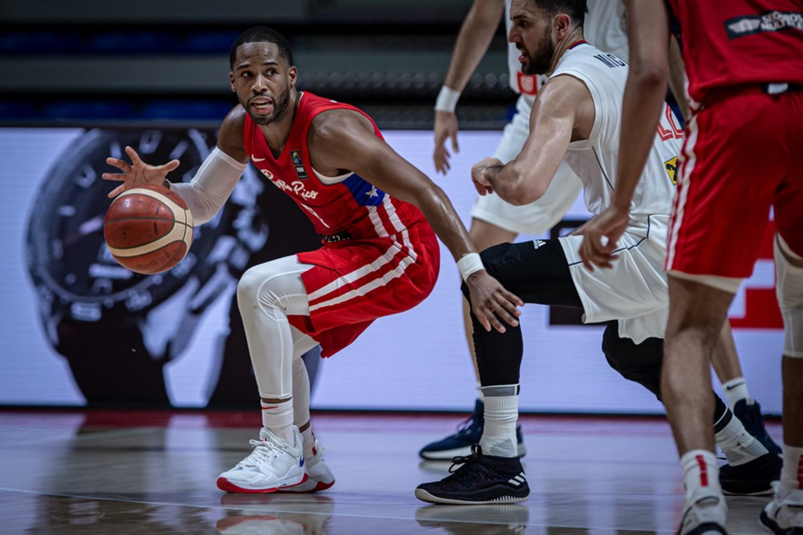 Gary Browne es uno de los jugadores que está en el exterior y que comparecía en México.