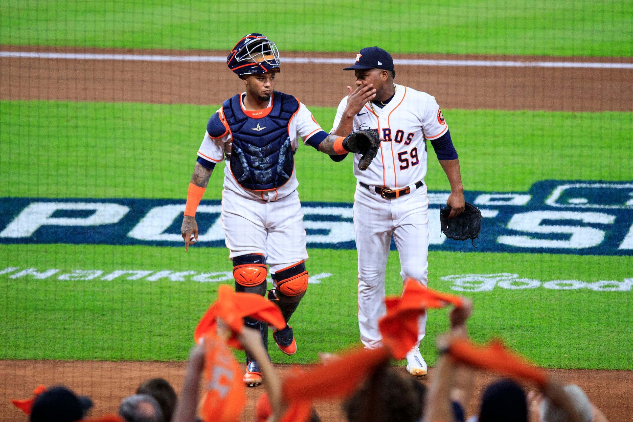 Martín Maldonado es un jugador clave para los Astros por la manera que maneja los lanzadores.