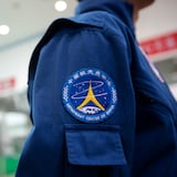 Astronautas de la estación espacial china completan un paseo espacial 