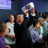 Trump asigna fondos a Puerto Rico a 46 días de las elecciones
