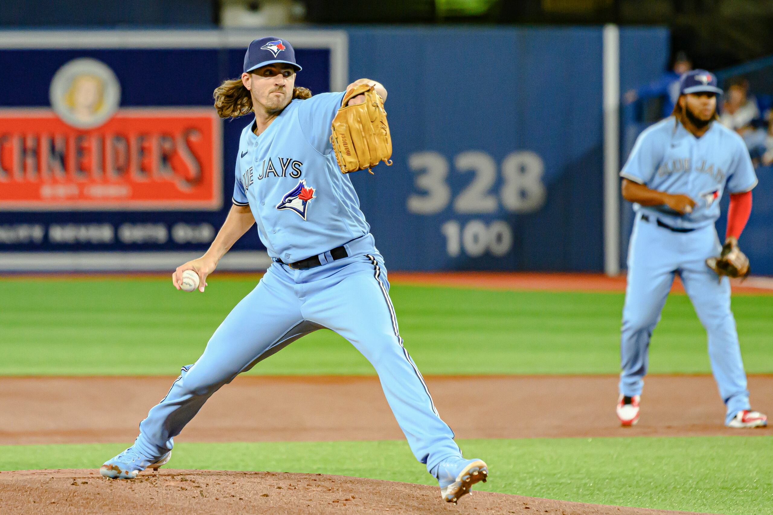 El abridor Kevin Gausman de los Blue Jays es el primer lanzador desde Cy Young en 1906 en no dar pasaporte a un bateador ni permitir un cuadrangular en cinco aperturas en fila para iniciar una campaña (con un mínimo de 20 entradas lanzadas).