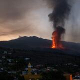 Aeropuerto de La Palma cancela vuelos por ceniza volcánica