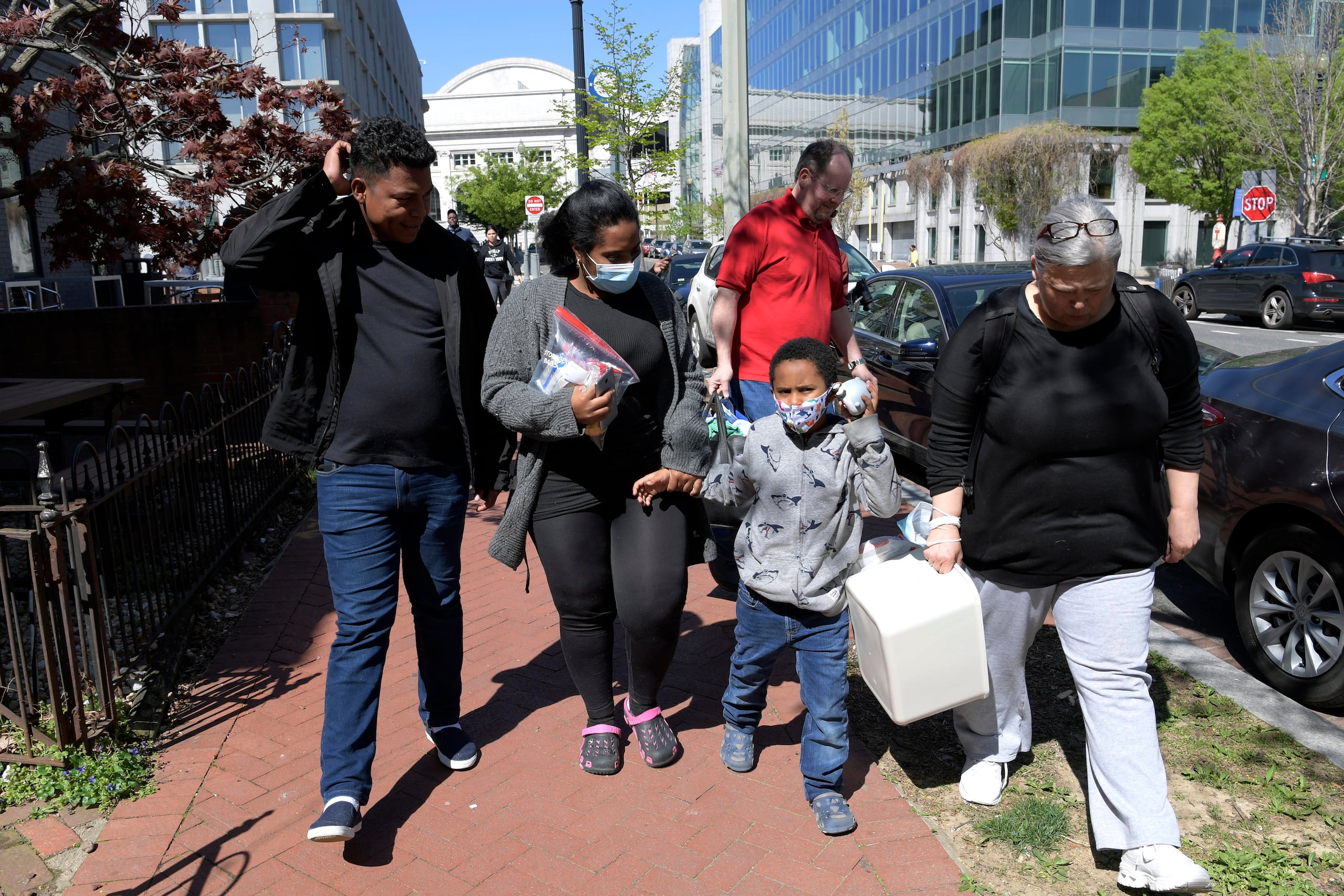 Las familias con madres inmigrantes experimentaron tasas más altas que otros grupos de inseguridad alimentaria e incapacidad de pagar el alquiler. (EFE/Lenin Nolly)