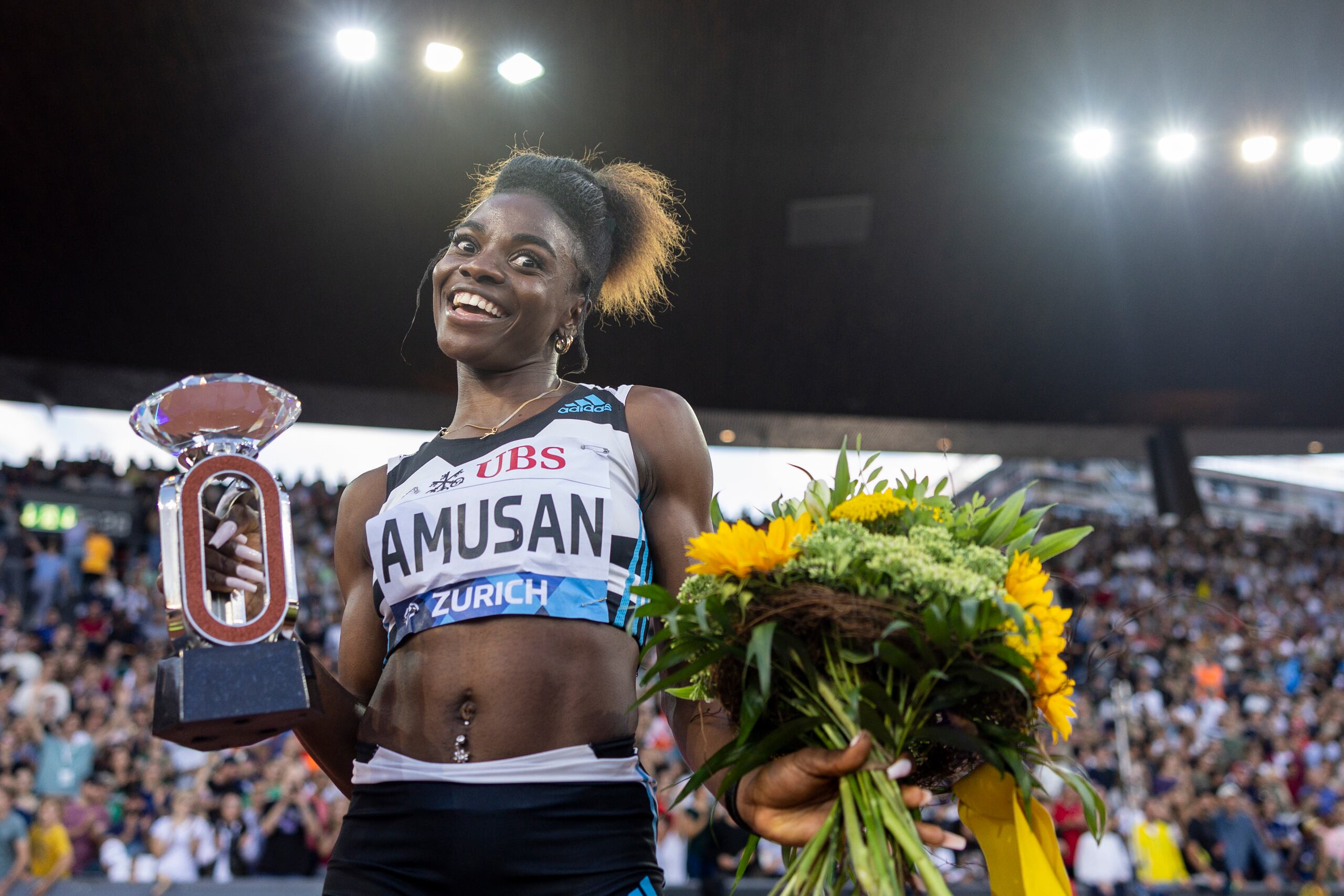 La nigeriana Tobi Amusan ganó la final con tiempo de 12.29 segundos.