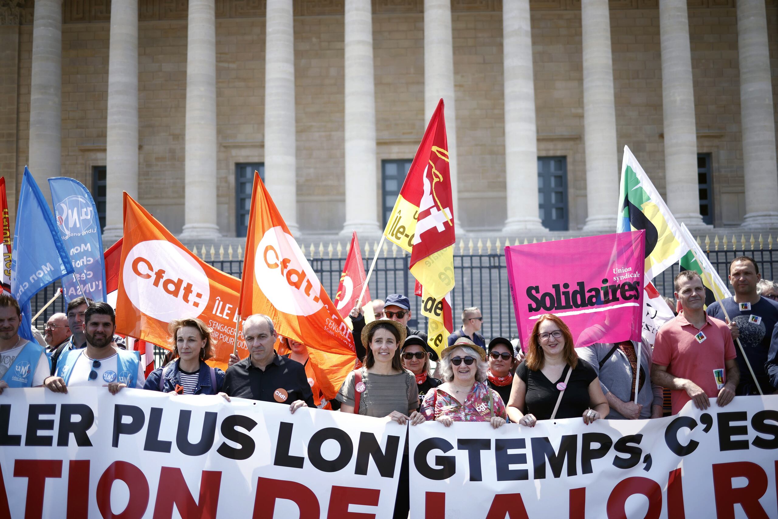 Las protestas contra la reforma de las pensiones vuelven hoy a las calles francesas, con una nueva jornada nacional de huelgas y manifestaciones que buscan influir en el debate que mantendrá el jueves la Asamblea Nacional. EFE/EPA/YOAN VALAT
