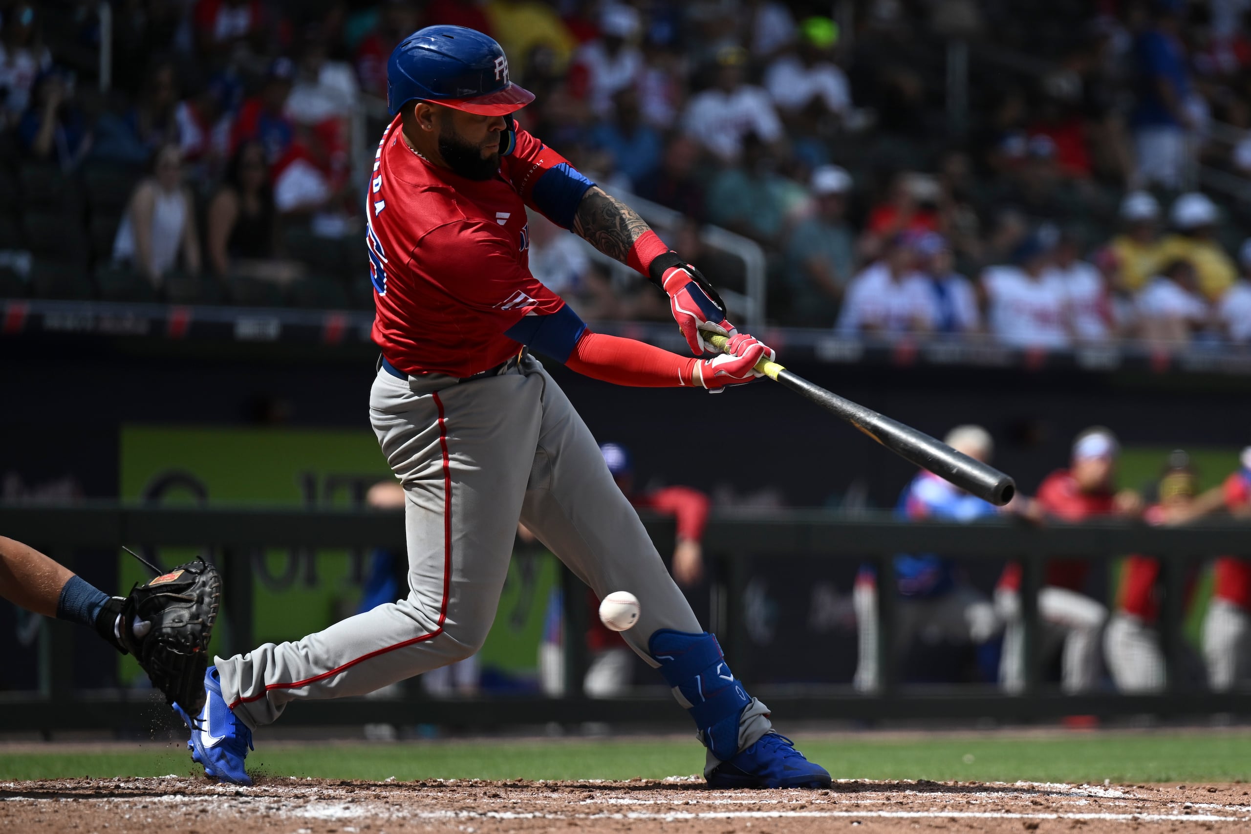 Emmanuel Rivera, aquí abanicando un lanzamiento de Max Fried, fue ascendido a tercera bate para el segundo fogueo.